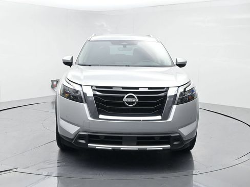 Used 2025 Nissan Pathfinder SL FWD image 19