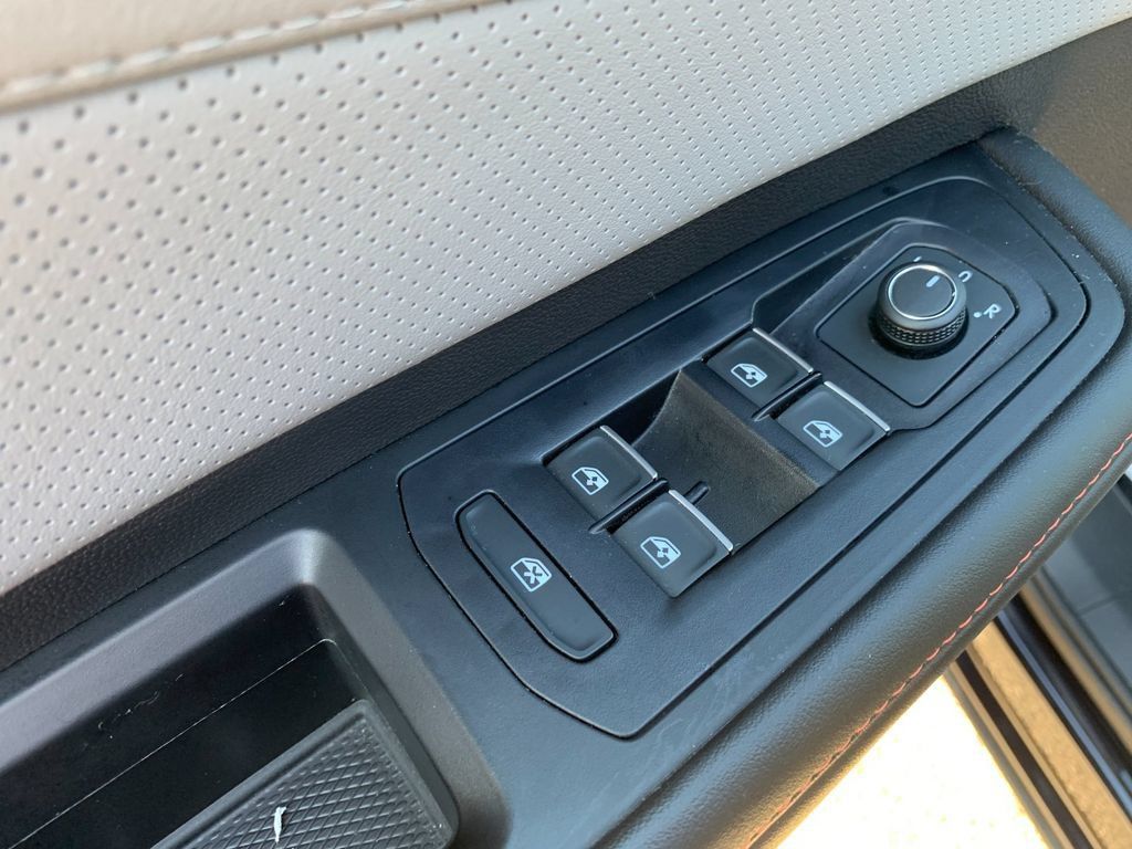 Used 2025 Volkswagen Atlas Peak Edition SE AWD/4WD image 13