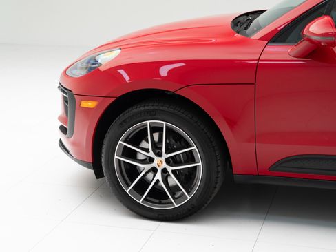 Certified 2025 Porsche Macan AWD/4WD image 11