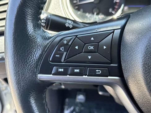 Used 2018 Nissan Rogue SV FWD image 10