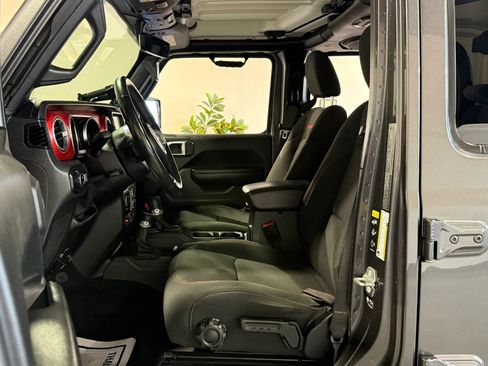 Used 2021 Jeep Gladiator Rubicon AWD/4WD image 14