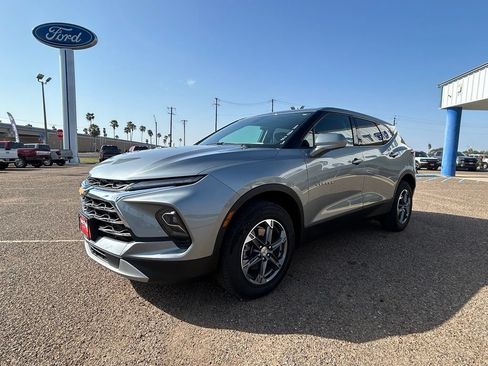 Used 2025 Chevrolet Blazer LT AWD/4WD image 3