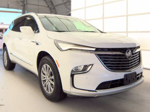 Used 2023 Buick Enclave Essence FWD image 4