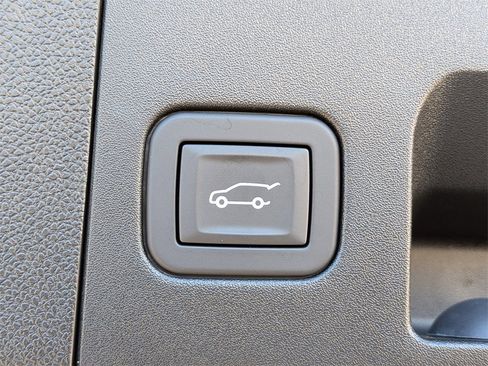 Certified 2025 Cadillac XT4 Premium Luxury image 16