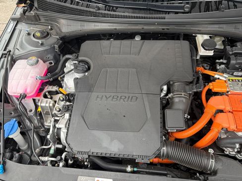 Used 2025 Hyundai Elantra Limited image 33