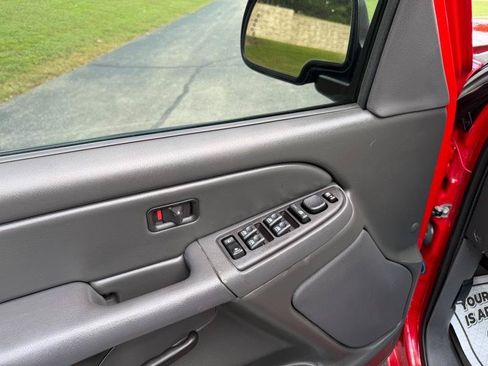 Used 2006 Chevrolet Silverado 1500 LT w/ Onstar Plus Package AWD/4WD image 16