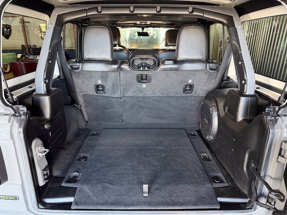 Used 2021 Jeep Wrangler Unlimited Sahara AWD/4WD image 26