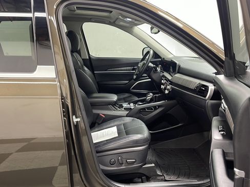 Used 2024 Kia Telluride EX w/ EX Captain's Chair Package AWD/4WD image 23