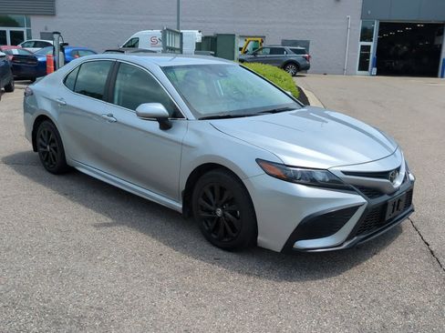 Used 2023 Toyota Camry SE AWD/4WD image 2