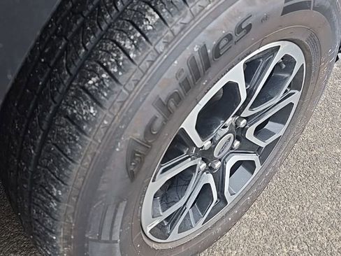 Used 2024 Ford Expedition Max XLT image 15