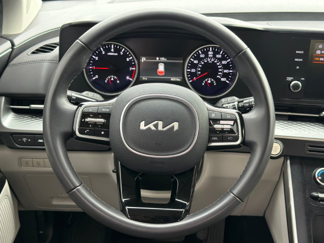 Used 2024 Kia Carnival LX FWD image 21