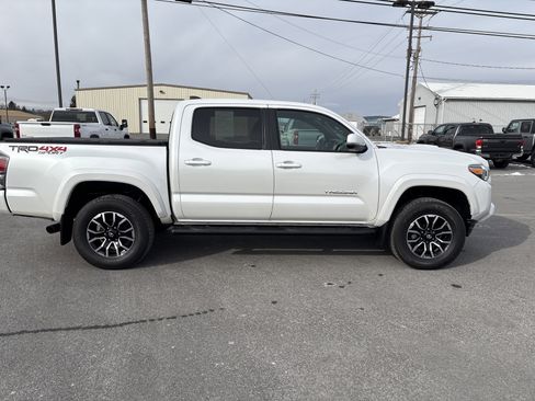 Used 2023 Toyota Tacoma TRD Sport image 2