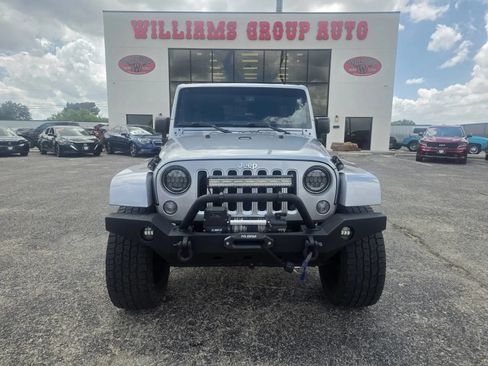 Used 2016 Jeep Wrangler Unlimited Sahara w/ Max Tow Package AWD/4WD image 2