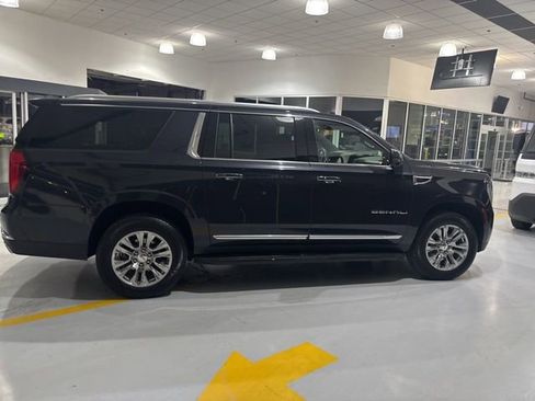 Used 2025 GMC Yukon XL Denali image 10