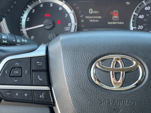 Used 2023 Toyota Highlander LE image 19