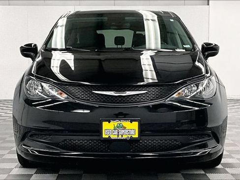 Used 2023 Chrysler Voyager LX FWD image 4