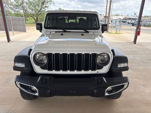 Used 2025 Jeep Gladiator Sport AWD/4WD image 2