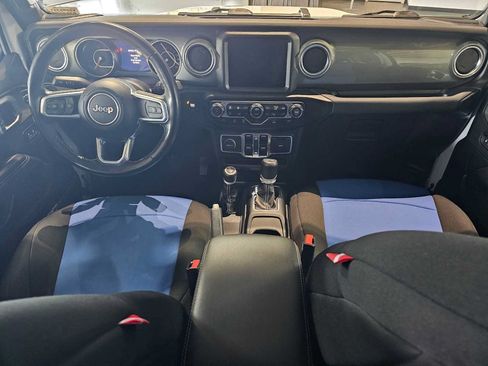 Used 2023 Jeep Wrangler Unlimited Sahara w/ Cold Weather Group AWD/4WD image 18