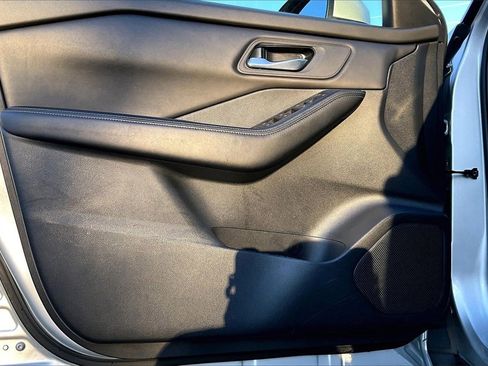 Used 2024 Nissan Rogue SV image 24