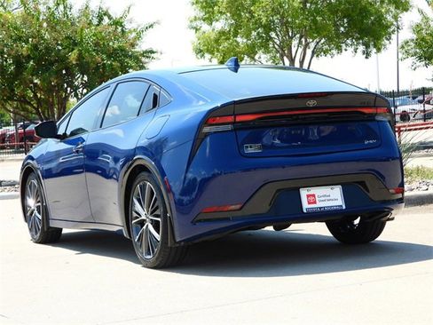 Certified 2025 Toyota Prius XLE image 3