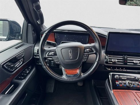 Used 2024 Lincoln Navigator Reserve image 12