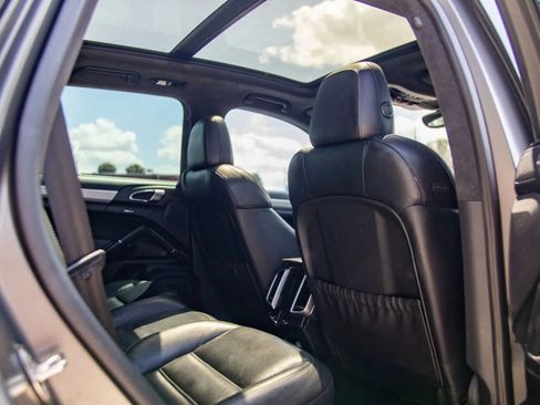 Used 2015 Porsche Cayenne Turbo AWD/4WD image 34