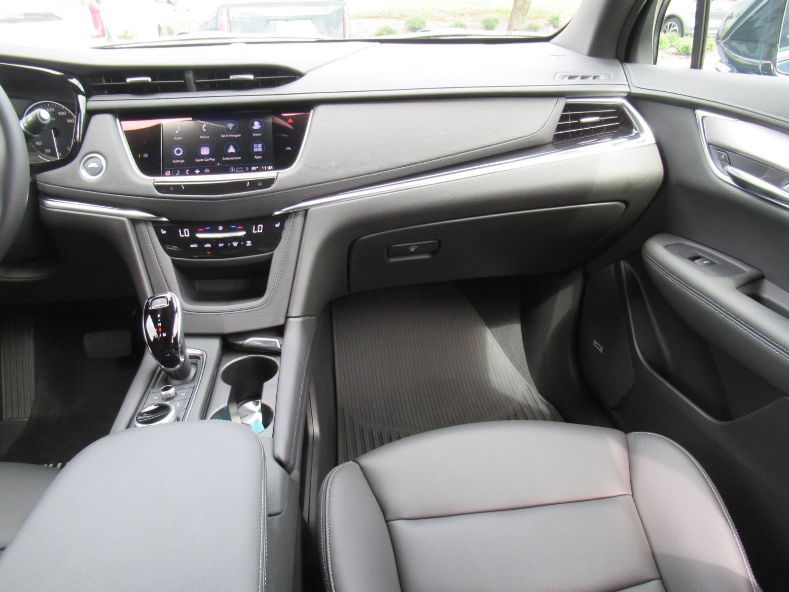 Used 2025 Cadillac XT6 Luxury FWD image 15