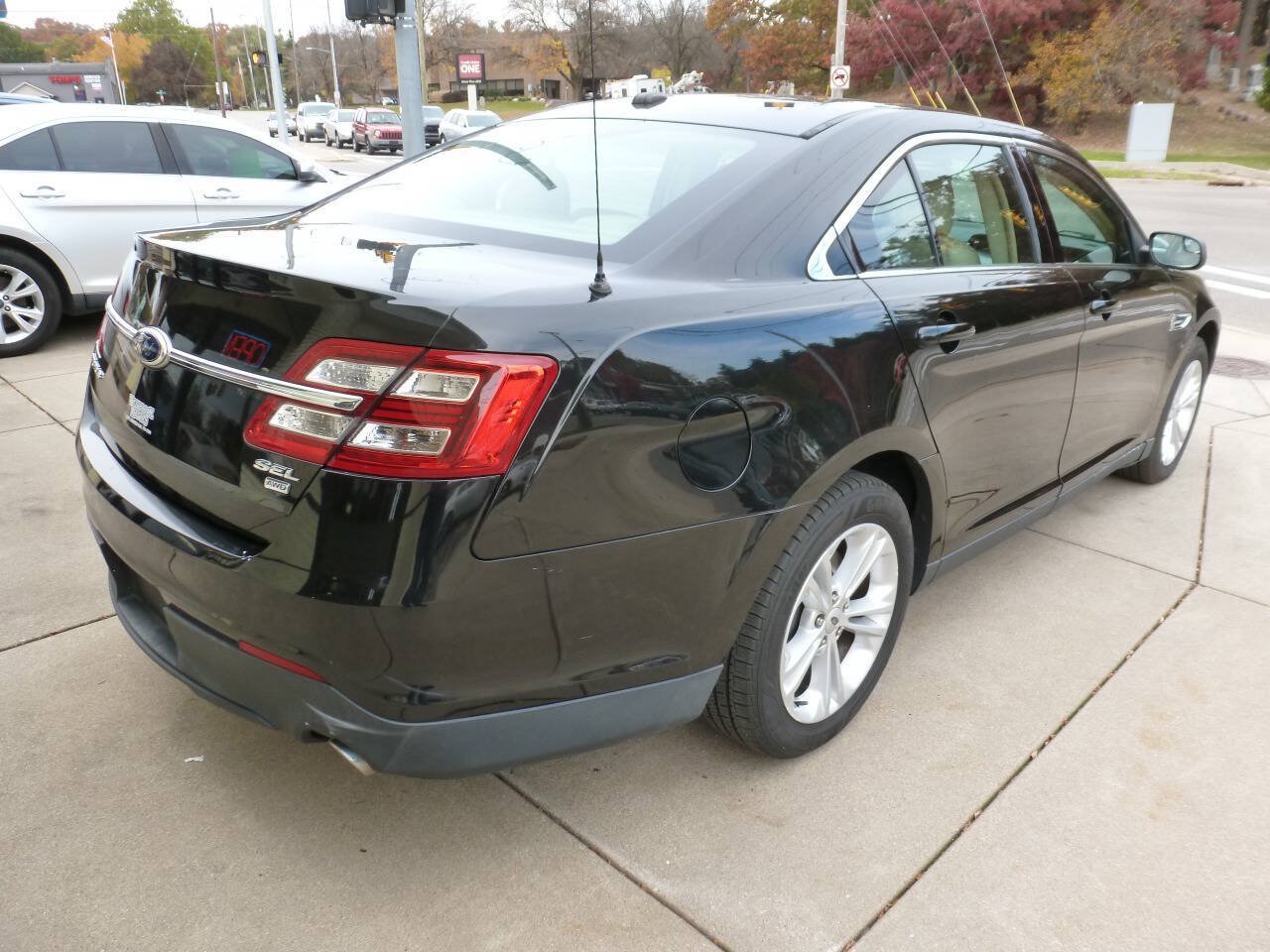 Used 2013 Ford Taurus SEL AWD/4WD image 2