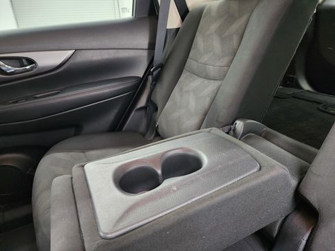 Used 2016 Nissan Rogue SV image 34