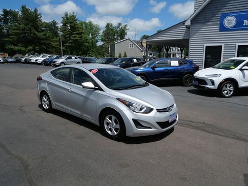 Used 2015 Hyundai Elantra SE FWD image 2