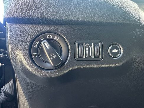 Used 2021 Dodge Challenger SXT w/ Driver Convenience Group image 18