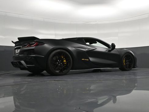 Used 2025 Chevrolet Corvette Z06 RWD image 28