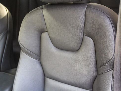 Used 2025 Volvo XC60 B5 Plus image 27