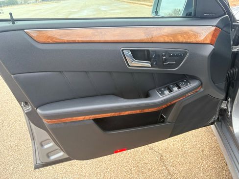 Used 2011 Mercedes-Benz E 350 Sedan image 37