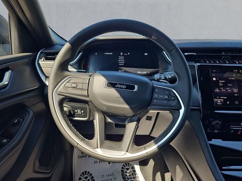 New 2025 Jeep Grand Cherokee Laredo X image 12