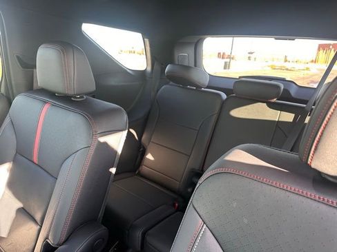 Used 2025 Chevrolet Traverse RS image 42
