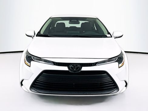 Used 2024 Toyota Corolla LE FWD image 2