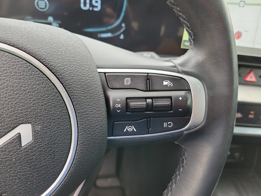 Used 2025 Kia Sportage EX w/ Premium Package FWD image 24