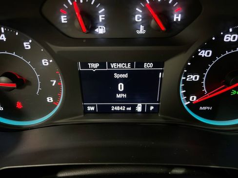 Used 2023 Chevrolet Traverse LS FWD image 13