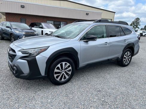 Used 2023 Subaru Outback Premium AWD/4WD image 2