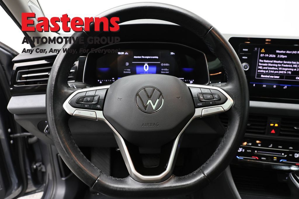 Used 2025 Volkswagen Jetta SE FWD image 10