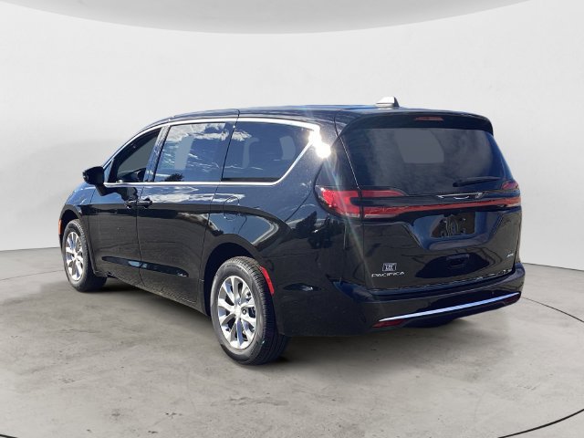 New 2027 Chrysler Pacifica Select AWD/4WD image 3