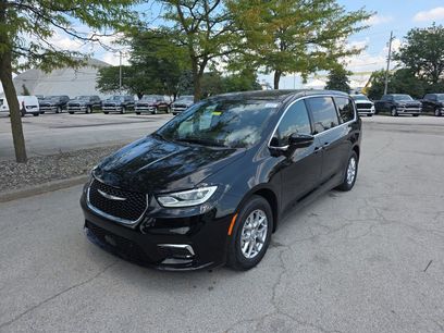 New 2026 Chrysler Pacifica Select