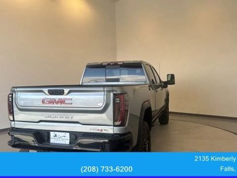 Used 2025 GMC Sierra 2500 AT4X AWD/4WD image 12