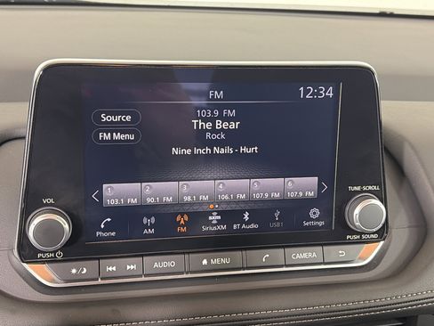 Used 2025 Nissan Rogue SV image 19