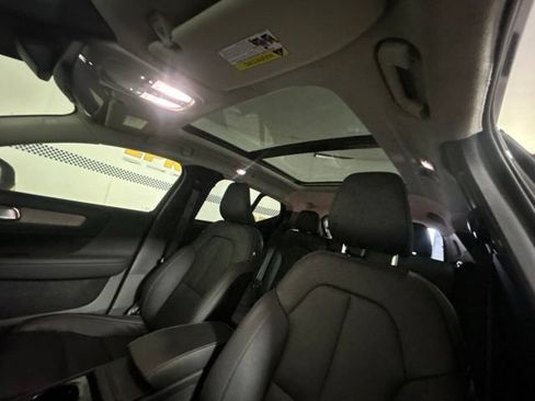 Used 2025 Volvo XC40 B5 Plus AWD/4WD image 12