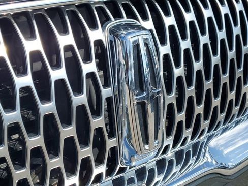 Certified 2023 Lincoln Nautilus Reserve image 7