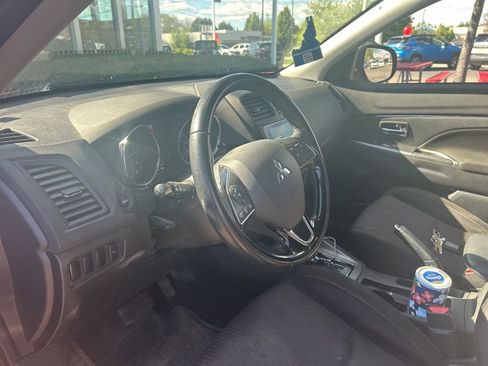 Used 2019 Mitsubishi Outlander Sport SE FWD image 3