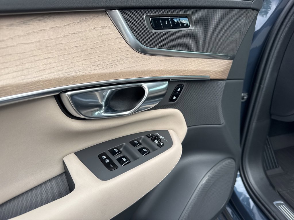 New 2026 Volvo XC90 T8 Plus w/ Protection Package AWD/4WD image 11