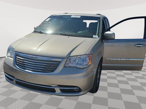 Used 2016 Chrysler Town & Country Touring w/ Driver Convenience Group image 1